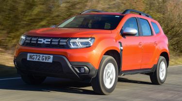 Dacia Duster - front tracking